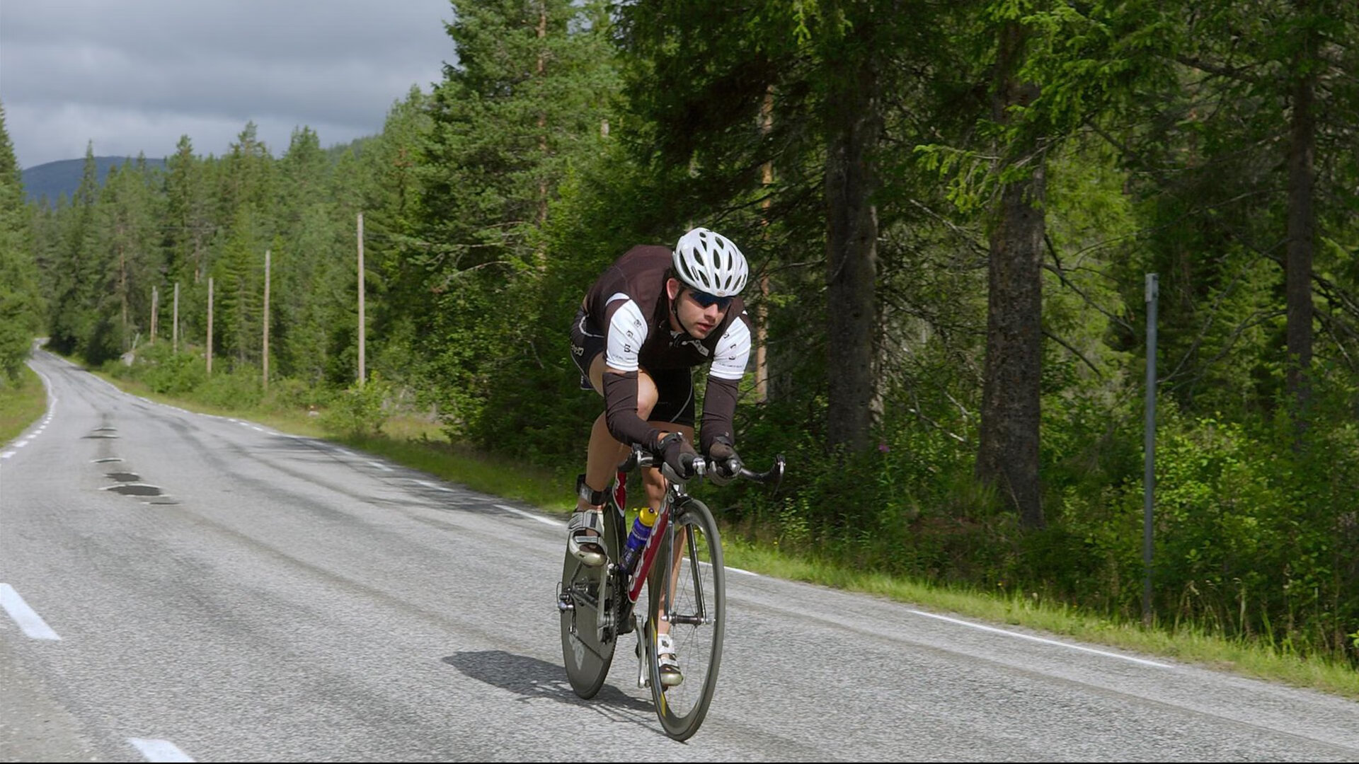 男子蝶泳滑行比重中美控制最优，蝶泳滑手