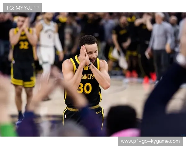 库里命中超远三分,金州勇士板凳瞬间沸腾 库里命中超远三分,金州勇士板凳瞬间沸腾